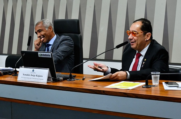 Romário, que preside colegiado, propôs o debate; Kajuru, vice-presidente, defende regulamentação do setor - Foto: Geraldo Magela/Agência Senado