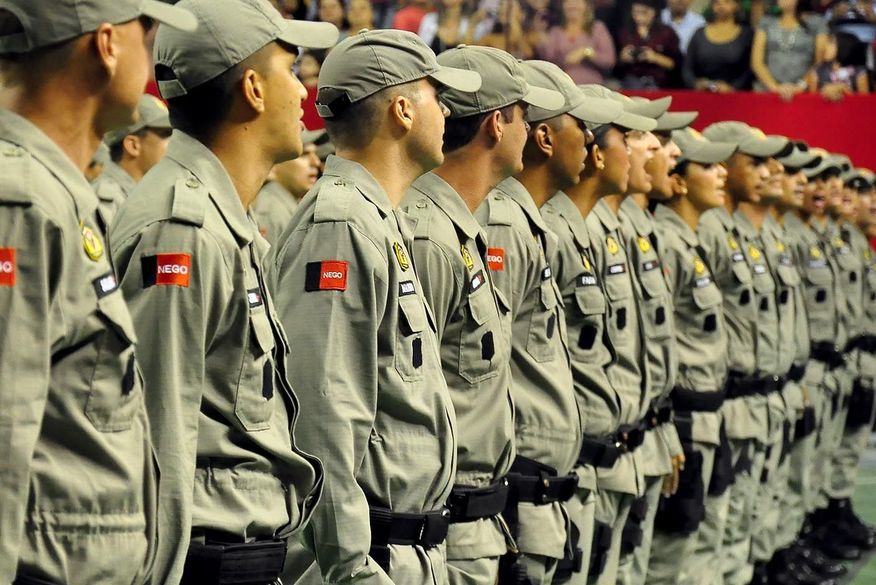 Para combater as festas clandestinas e eventos com aglomerações de pessoas, a PM vem realizando levantamentos e pede para que a população também denuncie essas práticas, através do 190. (Foto: reprodução).