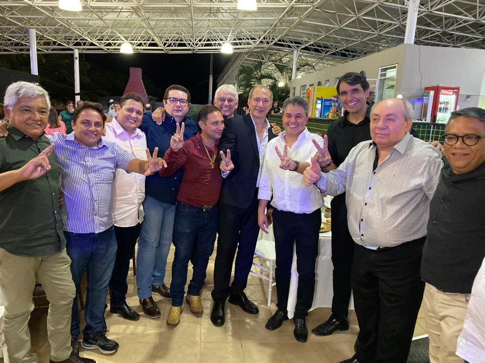 Evento da nova sede do SICREDI reúne oposição de Sousa; Gilbertão e André Gadelha colocam nome à disposição para disputar prefeitura 