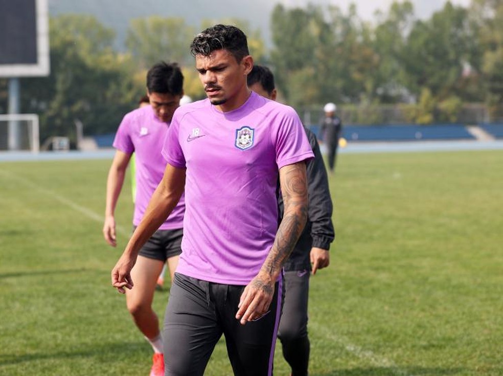 Tiquinho Soares encerrou a primeira temporada pelo Tianjin Teda no sábado passado, caindo na semifinal da Copa da China — Foto: Divulgação / Tianjin Teda
