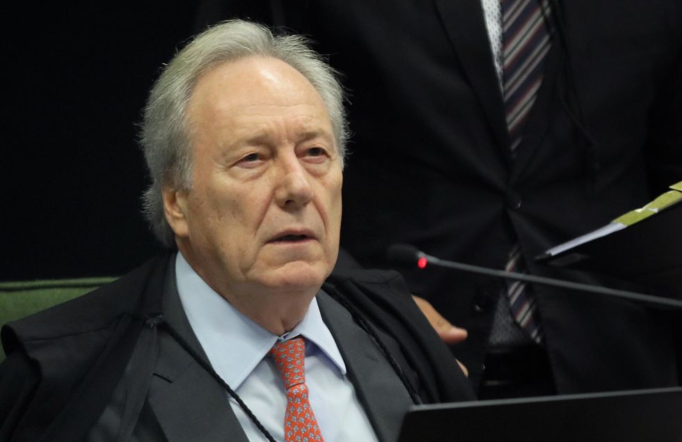 O ministro afirmou que as infecções pelo novo coronavírus seguem em ritmo acelerado, infectando e matando pessoas, especialmente as mais idosas, acometidas por comorbidades ou fisicamente debilitadas.