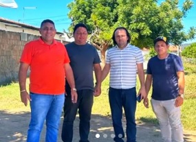 João Neto visita terreno onde será construida UBS. (Foto: Divulgação).