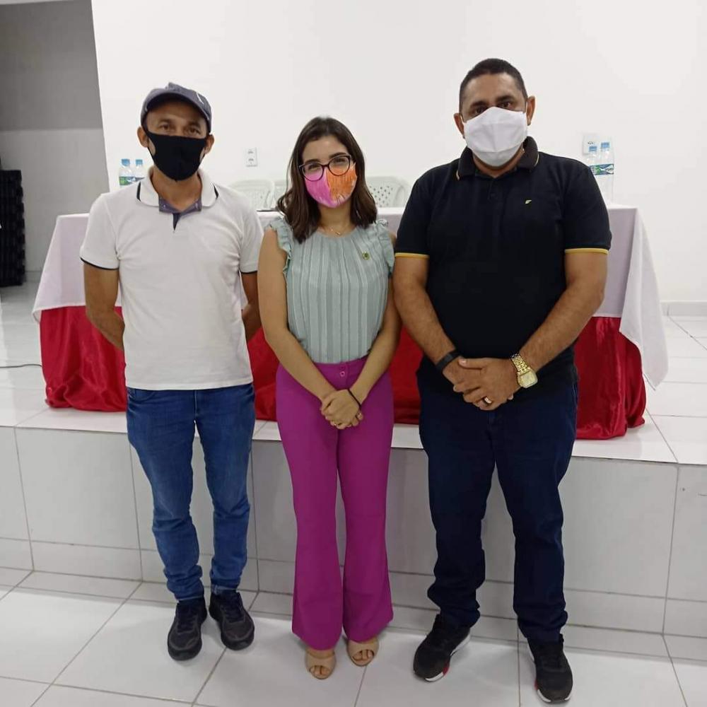 O prefeito também solicitou a Emilly Coelho a implantação de um Espaço de Tecnologia Multiuso. (Foto: Reprodução).