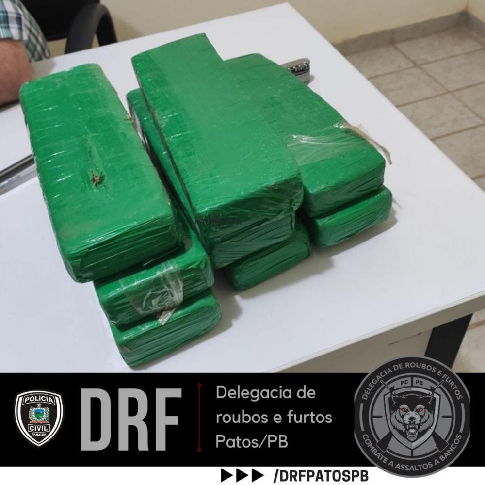 O homem recebeu voz de prisão e foi levado à delegacia de Polícia Civil juntamente com a droga apreendida. (Foto: Divulgação).