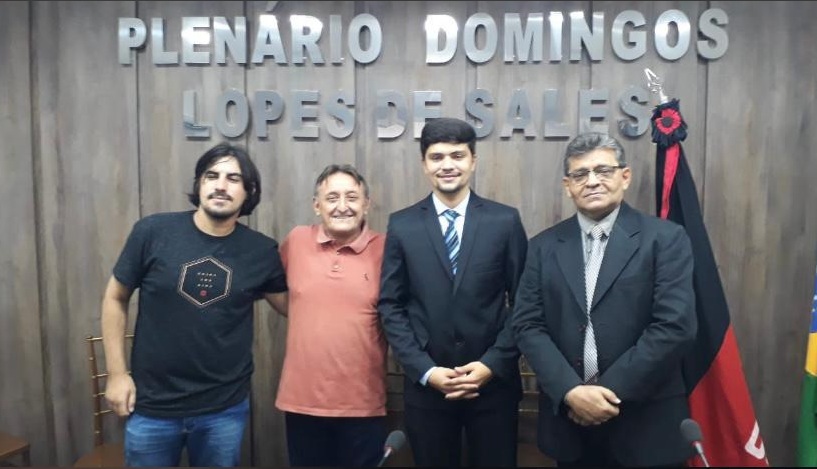 Dionizio Gomes pousou para foto ao lado do seu antigo rival, o ex-prefeito José Vieira. (Foto: Reprodução).