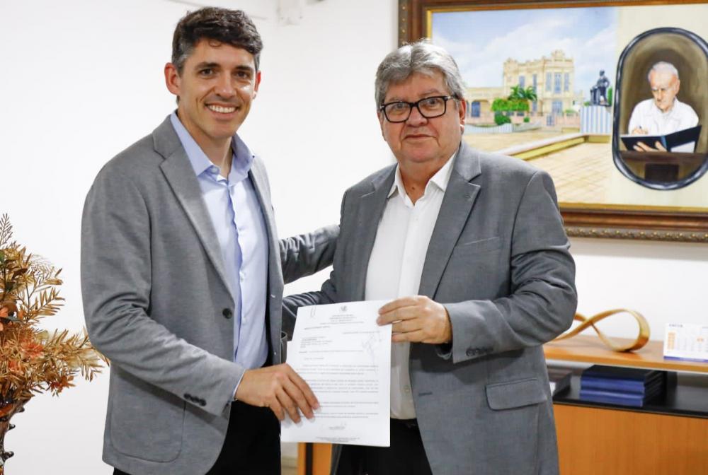 Na ocasião, o deputado aproveitou para apresentar alguns pleitos administrativos da região polarizada por Campina Grande. (Foto: Reprodução).