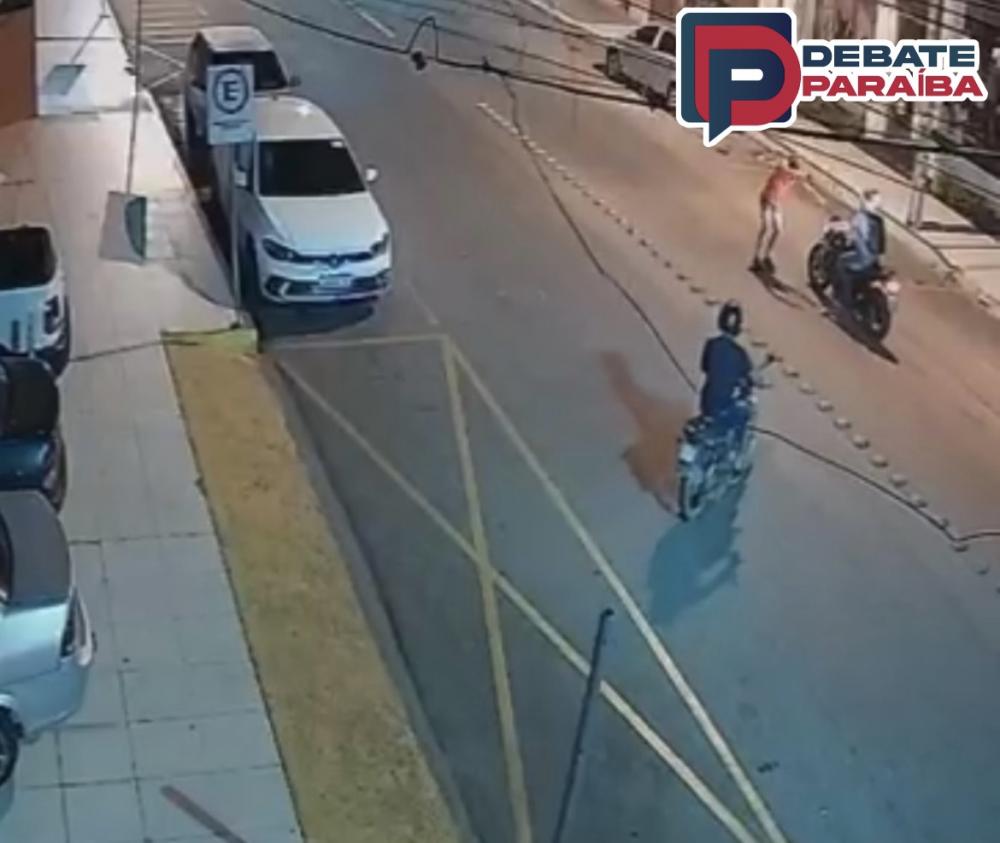 A moto foi rebocada à delegacia de Polícia Civil, para serem realizados os procedimentos que necessitam o caso (Foto: Reprodução)
