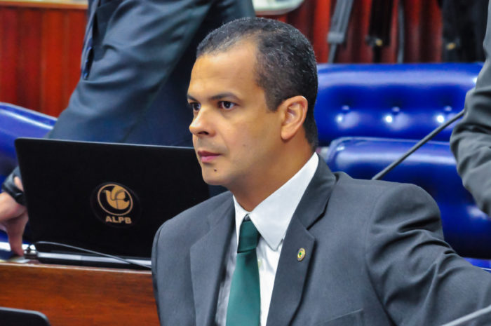 Ele agora assume a vaga deixada na Assembleia Legislativa da Paraíba (ALPB), Nabor Wanderley que é o atual prefeito de Patos. (Foto: Reprodução).