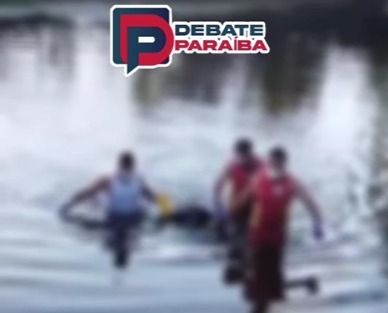 Uma equipe de busca e salvamento do 6º Batalhão de Bombeiros Militar foi acionada e fez o resgate do corpo da vítima das águas (Foto: Reprodução)
