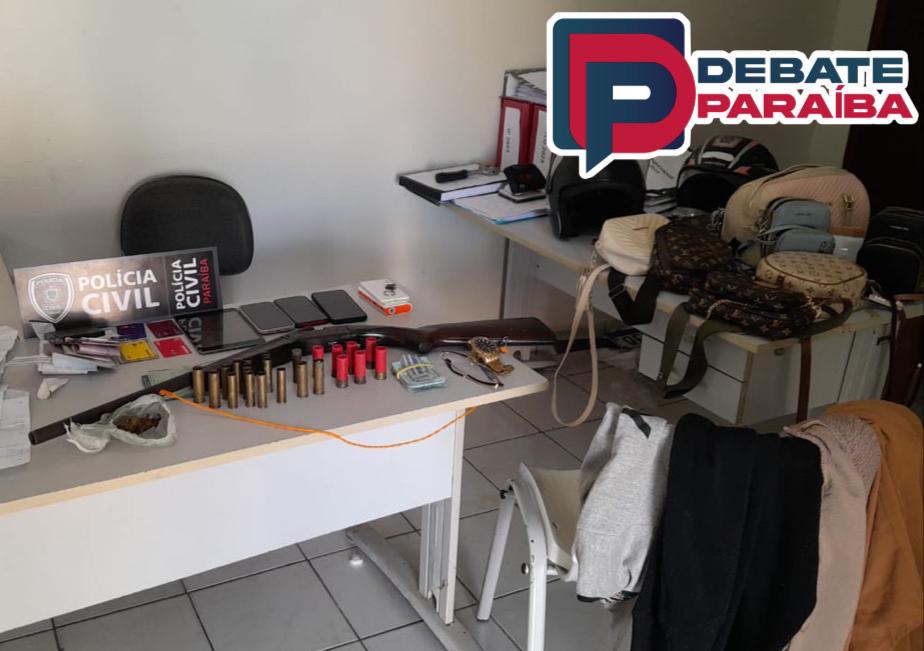 todo o material apreendido e o acusado foram conduzidos à delegacia de Polícia Civil, para serem realizadas as medidas que determinam a lei. (Foto: Reprodução).