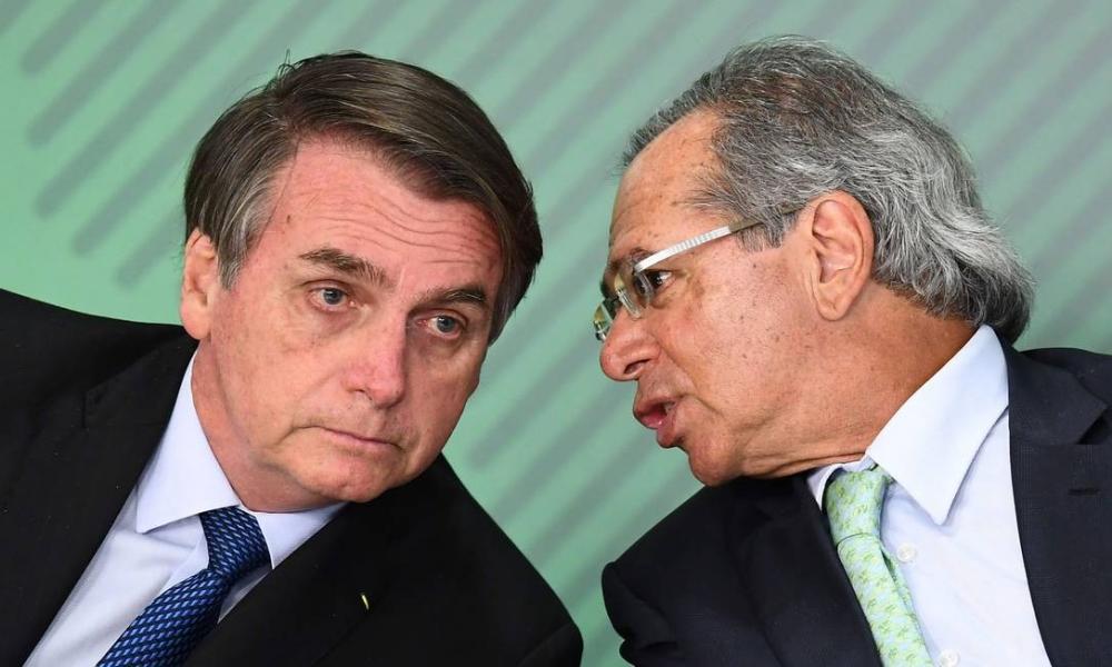 Bolsonaro afirmou a apoiadores nesta terça-feira que o Brasil está quebrado e que ele não consegue fazer nada. (Foto: Reprodução).