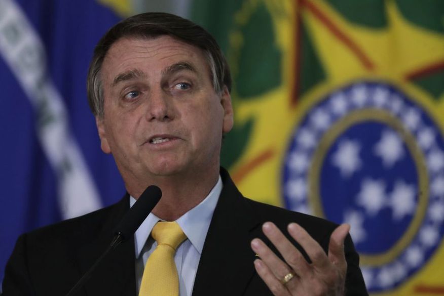 Nesta quinta, Bolsonaro comentou a situação dos EUA com apoiadores no jardim do Palácio da Alvorada. (Foto: Reprodução).