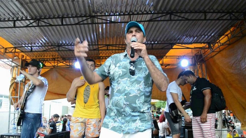 Moradores denunciam pocilga de ex-suplente de vereador em Sousa. (Foto: Reprodução).
