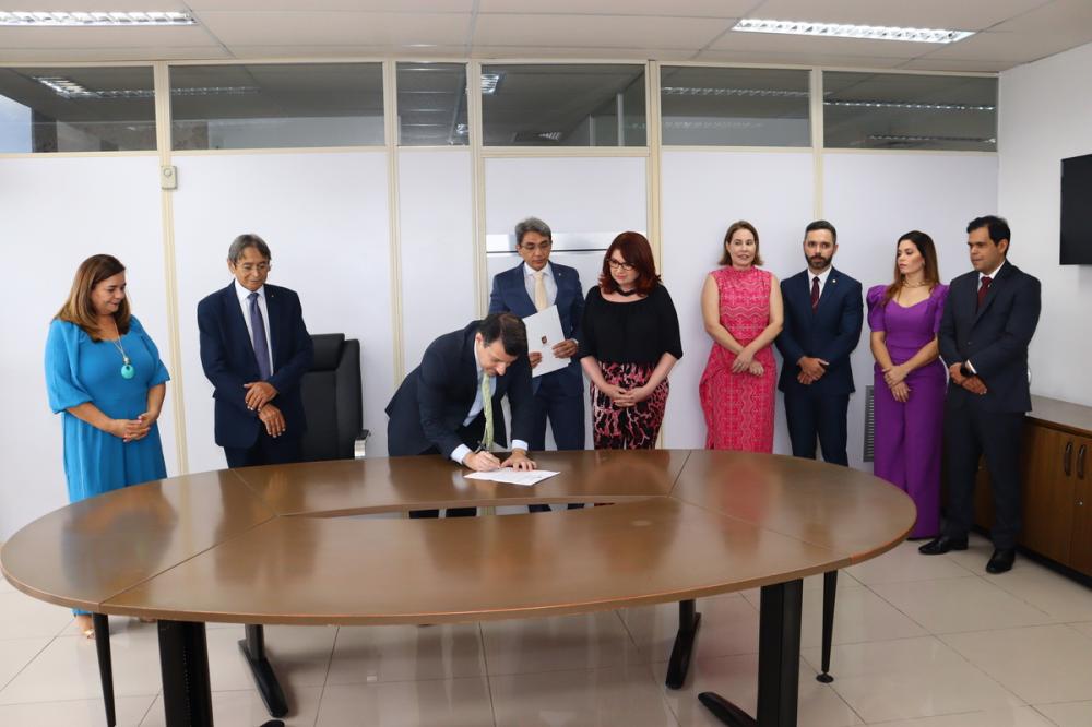 Os termos de posse foram lidos pelo secretário-geral do MPPB, Rodrigo Marques da Nóbrega. (Foto: Divulgação).