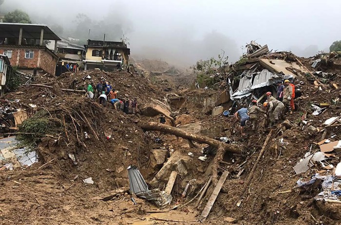 Deslizamentos provocados pela chuva em Petrópolis (RJ), em 2022, causaram mortes e deixaram milhares de desabrigados - Foto: Bombeiros RJ