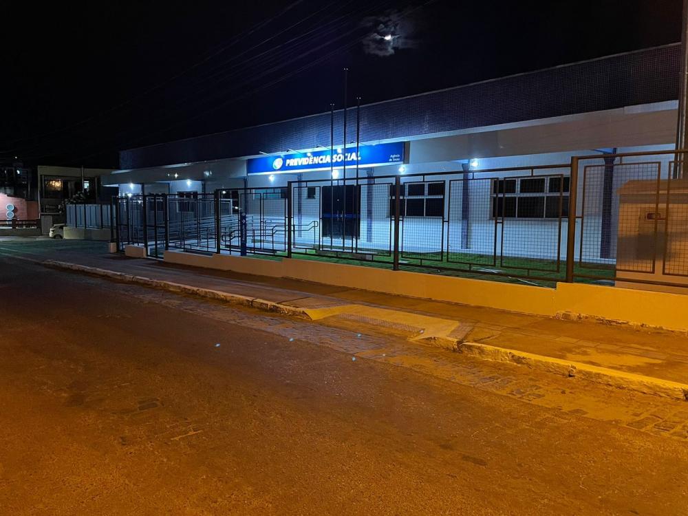 A reforma estrutural do prédio da agência do INSS de Sousa teve início em 2018, quando Leonardo Gadelha presidia o INSS. (Foto: Reprodução).