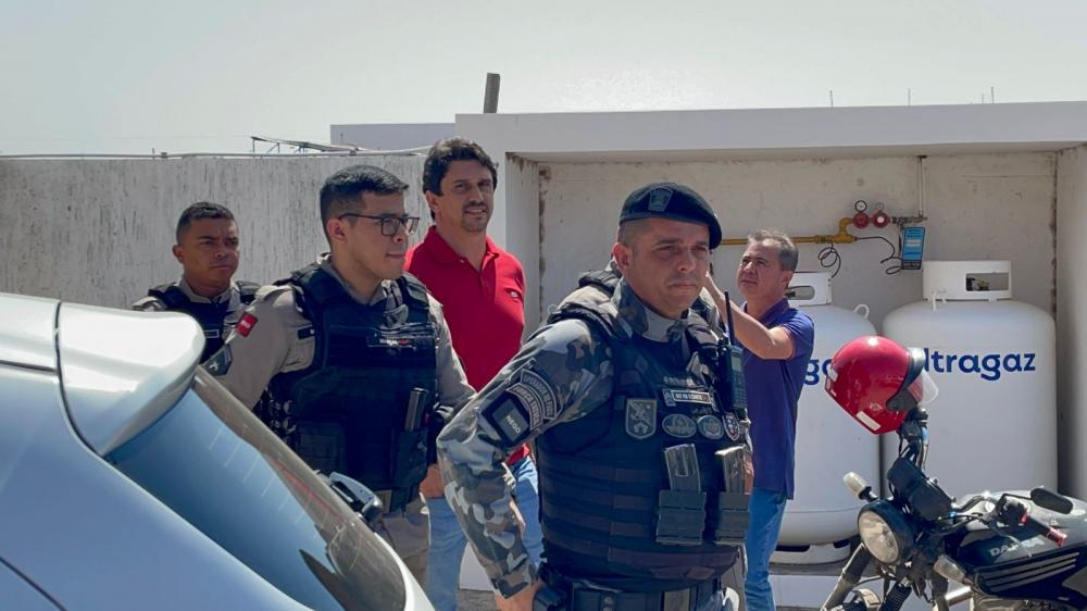Muita confusão foi registrada na concentração do Dinossauro e torcedores tentaram agredir o empresário. (Foto: Reprodução.