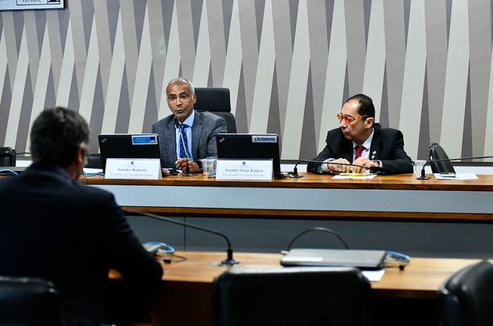 O presidente da comissão, senador Romário, e o vice, senador Jorge Kajuru, que propôs a audiência - Foto: Geraldo Magela/Agência Senado