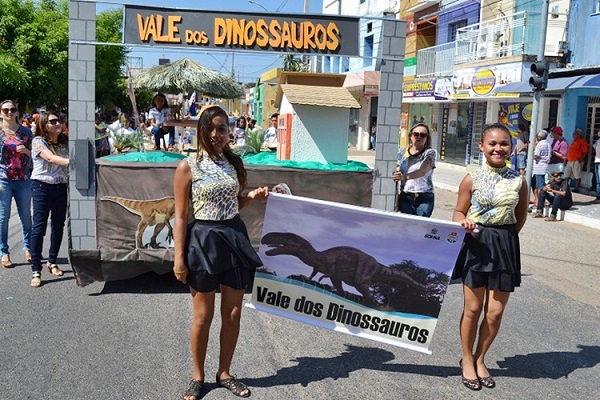 A secretária de Educação, Gilmara Formiga, afirmou que o 7 de Setembro é dia comemorativo de um dos fatos históricos mais importantes do país. (Foto: Divulgação).