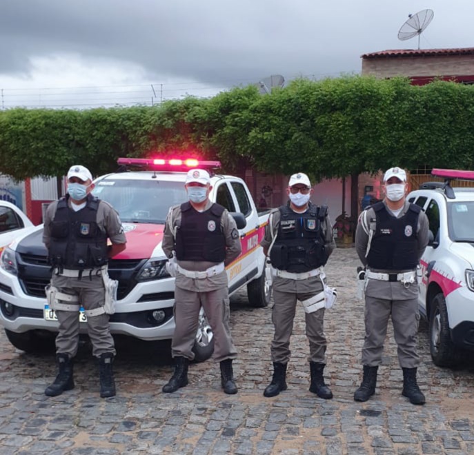 A ação teve como resultado a remoção de 11 veículos irregulares, além da confecção de 24 notificações (Foto: Divulgação PMPB)