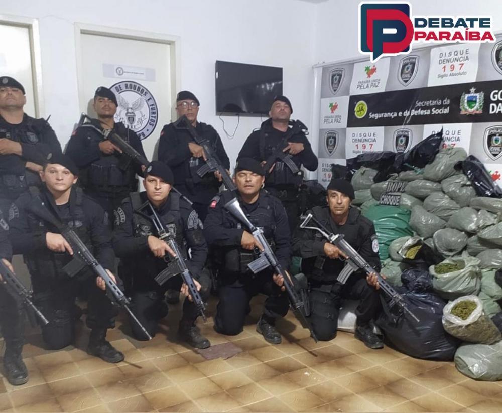 Todo o plantio da maconha foi incinerado no local, já a quantidade de cerca de 127 kg que foi apreendida, foi levada à delegacia de Polícia Civil (Foto: Reprodução)