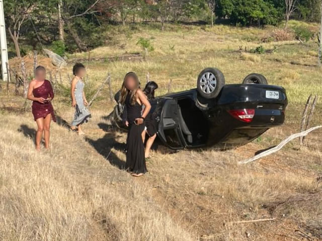 Uma guarnição da Polícia Militar foi acionada e esteve no local, prestou socorro a um homem que teve um ferimento na mão (Foto: Reprodução Redes Sociais)