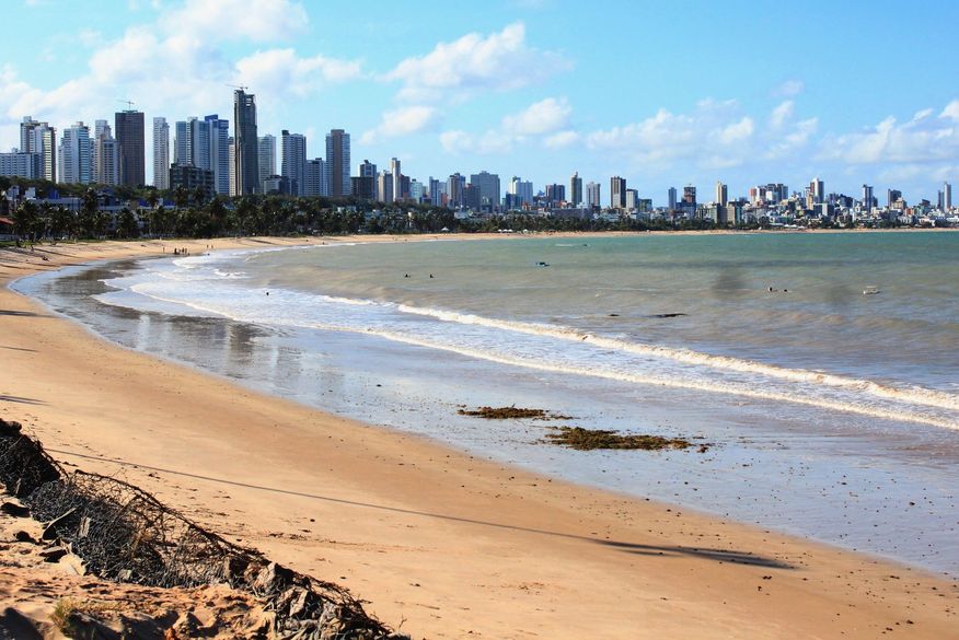 Segundo populares, o suspeito de cometer o crime permaneceu no local de crime e foi preso em flagrante. (Foto: Walla Santos)