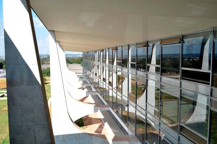 Reajuste linear de 9% definido pelo Planalto este ano beneficia servidores, aposentados e pensionistas, que acumularam perdas salariais de 34% nos últimos 4 anos - Foto: Thiago Melo/CC