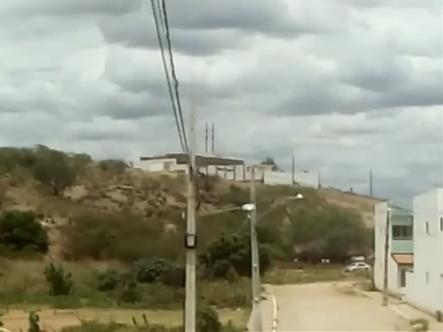 Na ação dos marginais foi subtraído uma quantia de cerca de 800 reais, uma aliança e um cordão de ouro (Foto: Reprodução)