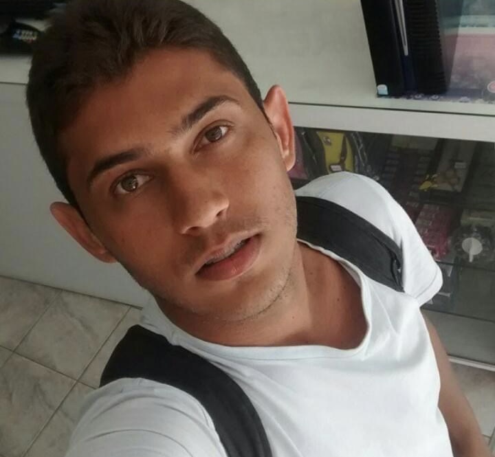 Após serem adotados os procedimentos necessários, o corpo da vítima será levado ao IML de Cajazeiras, para ser feita a necropsia (Foto: Reprodução)