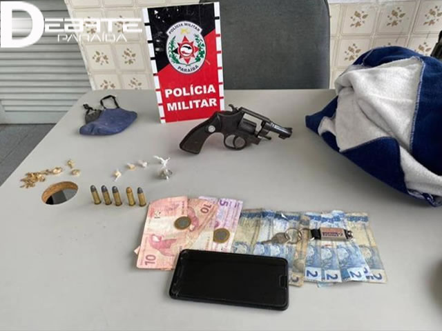O material apreendido e o acusado foram levados à delegacia de Polícia Civil para serem adotados as medidas necessárias ao caso (Foto: Divulgação PMPB)