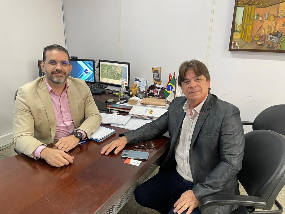Na ocasião, o vice-presidente da FIEP, se reuniu com o diretor presidente da CINEP – Rômulo Polari Filho, e apresentou as principais demandas do setor de minerais não metálicos na Paraíba. (Foto: Divulgação).
