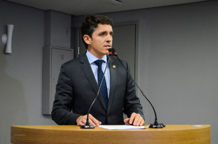 Deputado estadual Tovar Correia Lima (Foto: Divulgação).