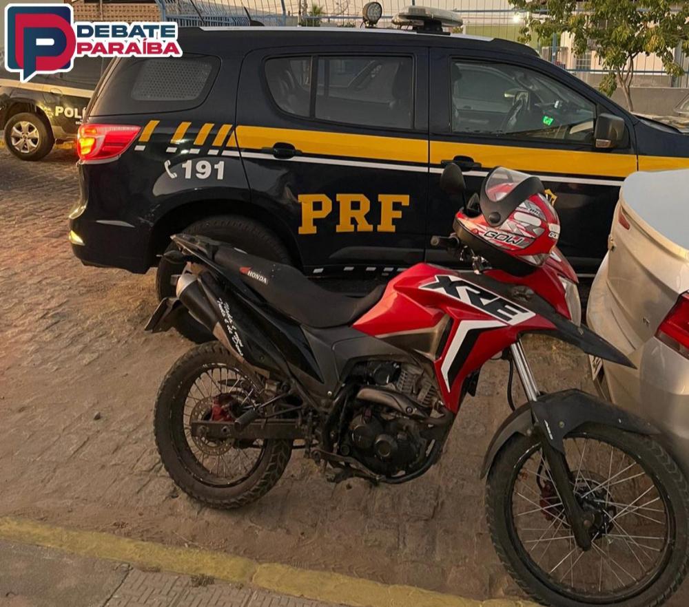 O veículo havia sido furtado há quatro anos na capital João Pessoa (Foto: Reprodução PRF)