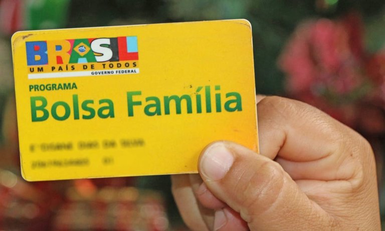 O governo federal suspendeu por mais 90 dias as revisões e atualizações do Cadastro Único e, logo, os cancelamentos do Bolsa Família permanecem interrompidos. (Foto: Reprodução).