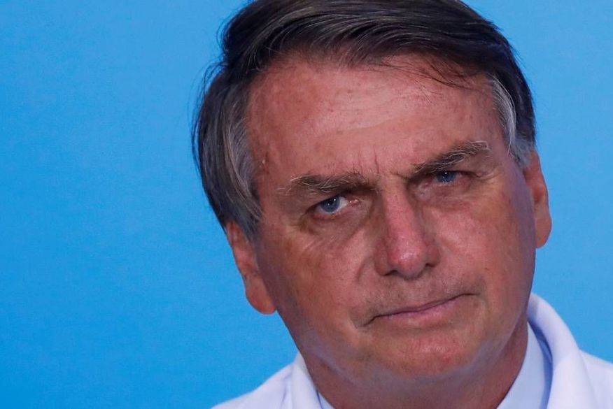 Bolsonaro deu a declaração a jornalistas na porta do Palácio da Alvorada. Ele repetiu, como tem feito nas últimas semanas, que a vacinação não será obrigatória. (Foto: Reprodução).