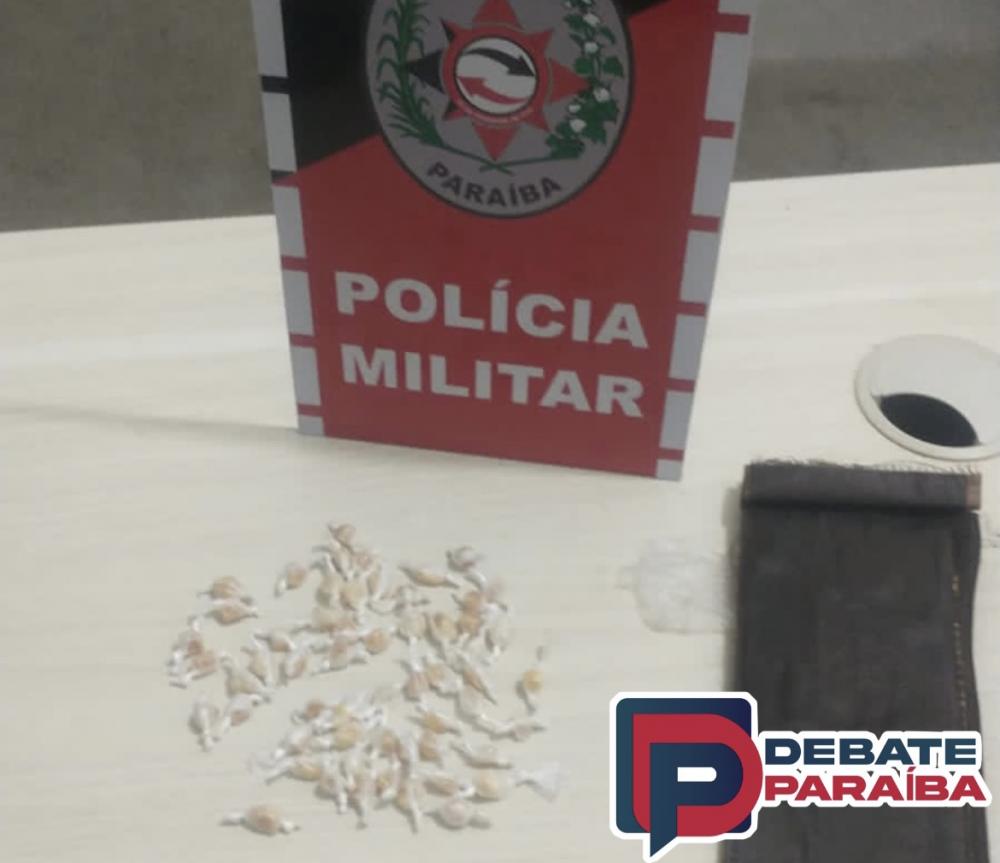 Diante do flagrante, o suspeito recebeu voz de prisão e foi conduzido à delegacia de Polícia Civil com o entorpecente apreendido (Foto: Reprodução)