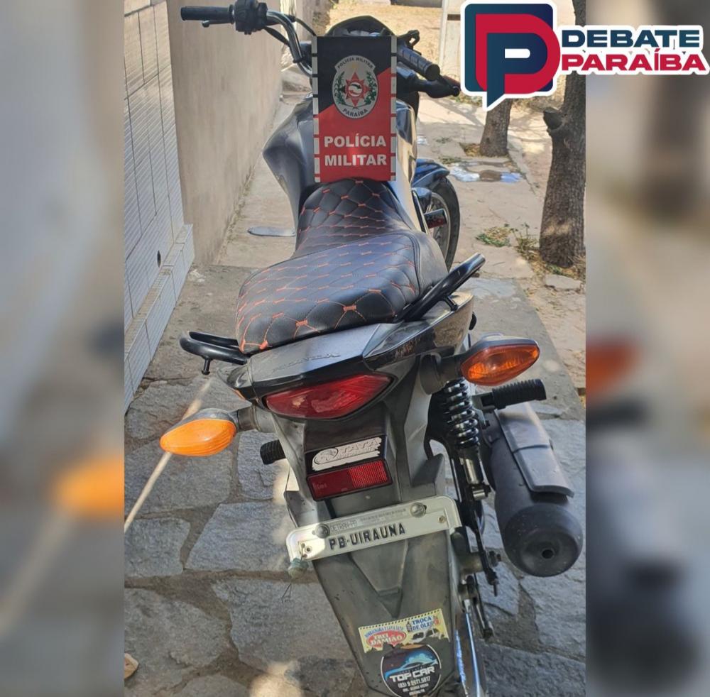 A motocicleta recuperada foi levada à Central de Polícia Civil de Cajazeiras, e após serem realizados os procedimentos necessários, foi devolvida ao verdadeiro proprietário (Foto: Reprodução)