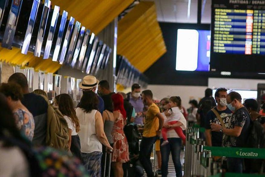 Os voos vindos do Reino Unido estão impedidos de pousar em solo brasileiro desde o dia 25 de dezembro (Foto: Reprodução).