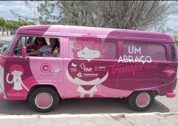 O programa é desenvolvido pela Associação ‘Mulheres de Peito’, que tem como objetivo rastrear mulheres carentes, acima de 40 anos com suspeita de câncer, em busca do diagnóstico precoce e o tratamento adequado. (Foto: Divulgação).
