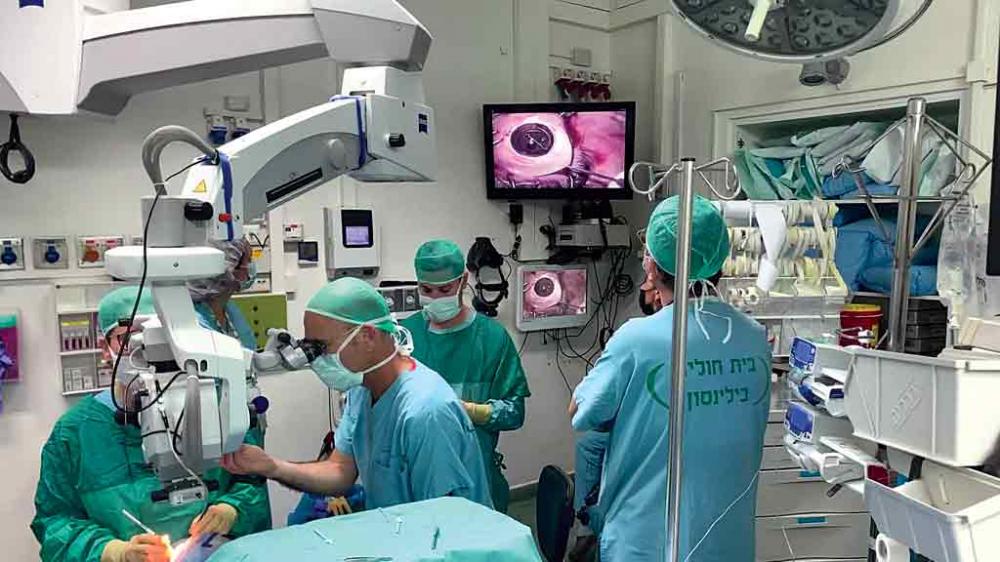 O implante de córnea artificial será uma boa opção para os casos onde ocorre a rejeição ou em países com poucas córneas disponíveis para transplantes (Foto: Reprodução)