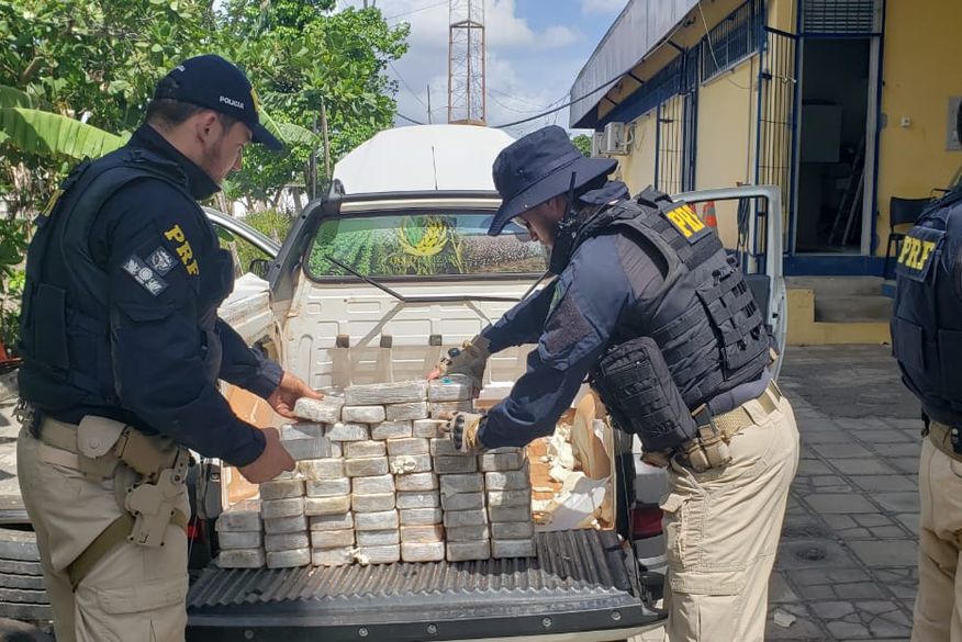 A droga, avaliada em mais de R$ 7,5 milhões, seria entregue em Natal, no Rio Grande do Norte (Foto: Divulgação PRF)