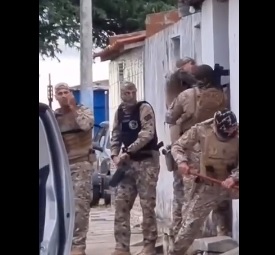 As prisões e apreensões aconteceram a manhã desta sexta-feira (10), na cidade de Cabaceiras, onde o grupo estava se preparando para cometer investida contra uma instituição financeira. (Foto: Reprodução).