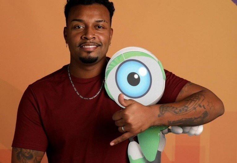 “Você tá sendo ridículo agora, não viaja. Você tá falando bosta”, interrompeu Projota, em tom sério, enquanto Nego Di e Arthur riam. (Foto: reprodução).