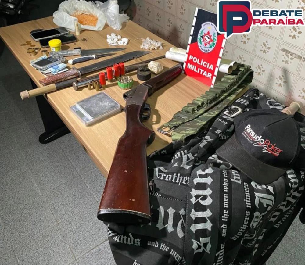 O suspeito e todo o material apreendido foram conduzidos à delegacia de Polícia Civil de Pombal e apresentados ao delegado de plantão (Foto: Reprodução)