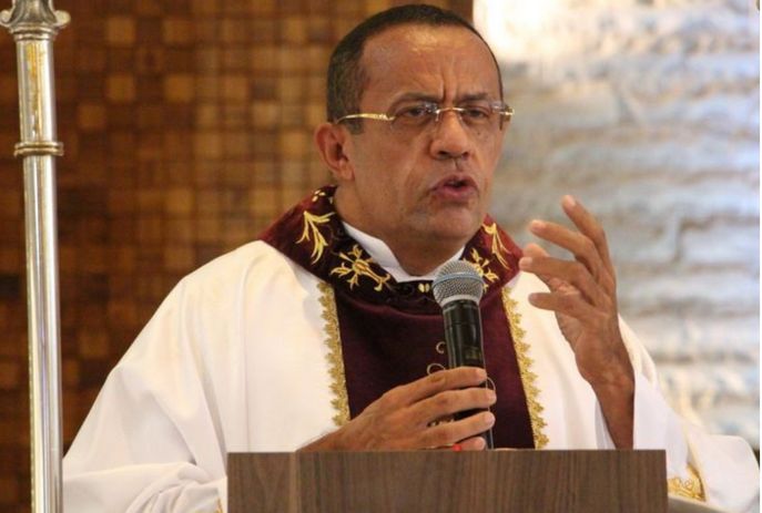 Padre Egídio de Carvalho é preso suspeito de desviar R$ 140 milhões de recursos públicos