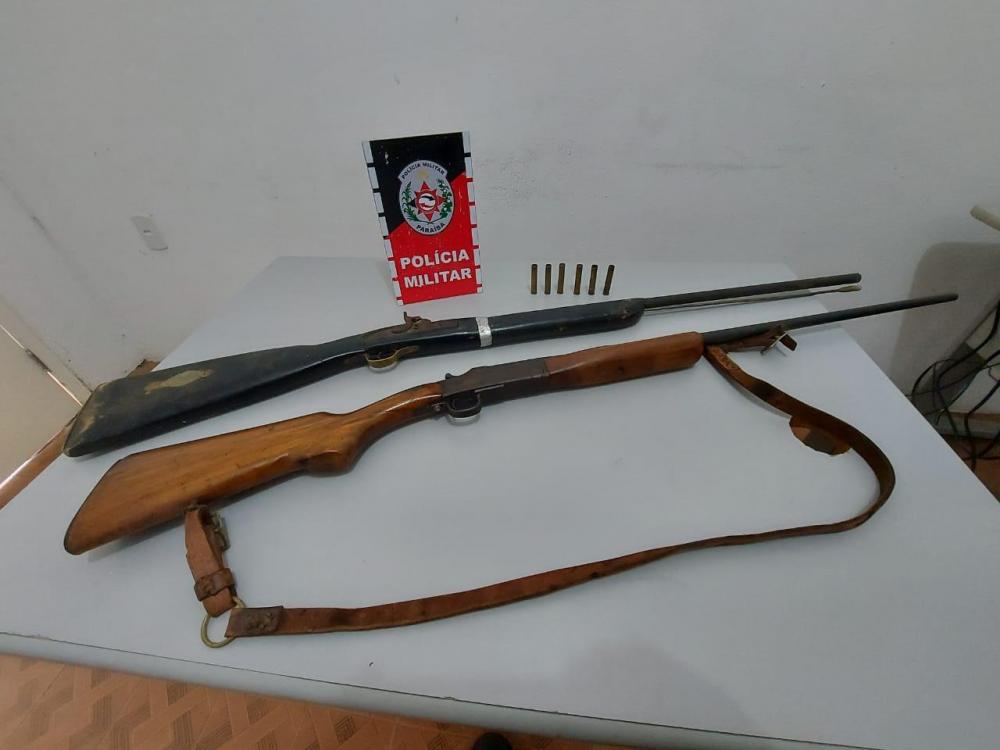 O acusado e todo material apreendido foram encaminhados à Delegacia de Policia Civil (Foto: Divulgação PMPB)