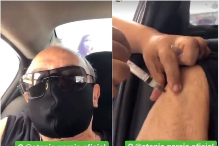 O artista aparece usando uma máscara preta quando recebeu a vacina. (Foto: Reprodução).