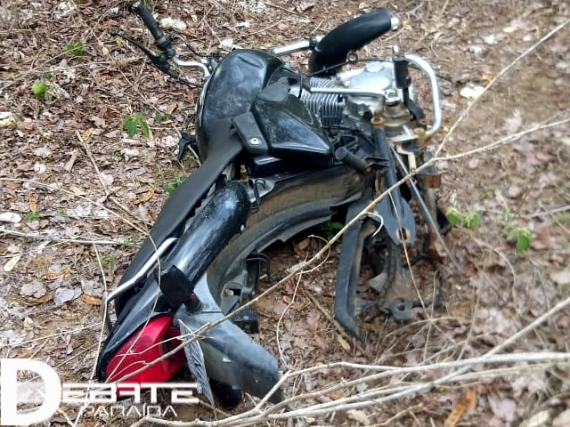A moto foi rebocada e levada à delegacia de Polícia Civil para serem adotados os procedimentos necessários (Foto: Reprodução)