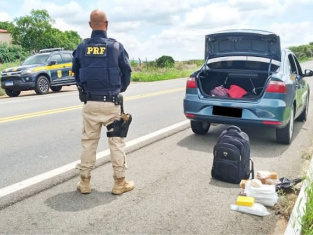 A menor infratora recebeu voz de prisão e foi conduzida à Central de Polícia Civil para dar continuidade ao procedimento policial (Foto: Divulgação PRF)